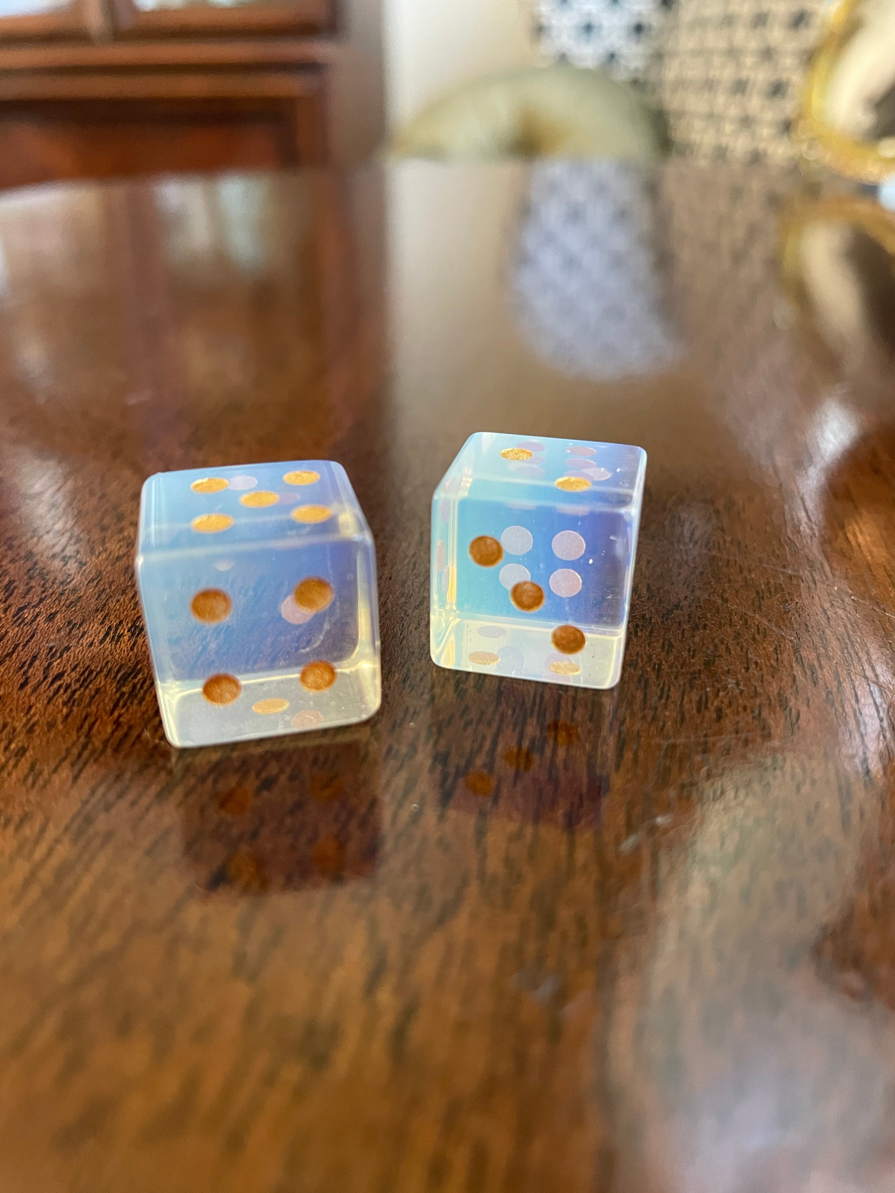 Opalite Bougie Dice