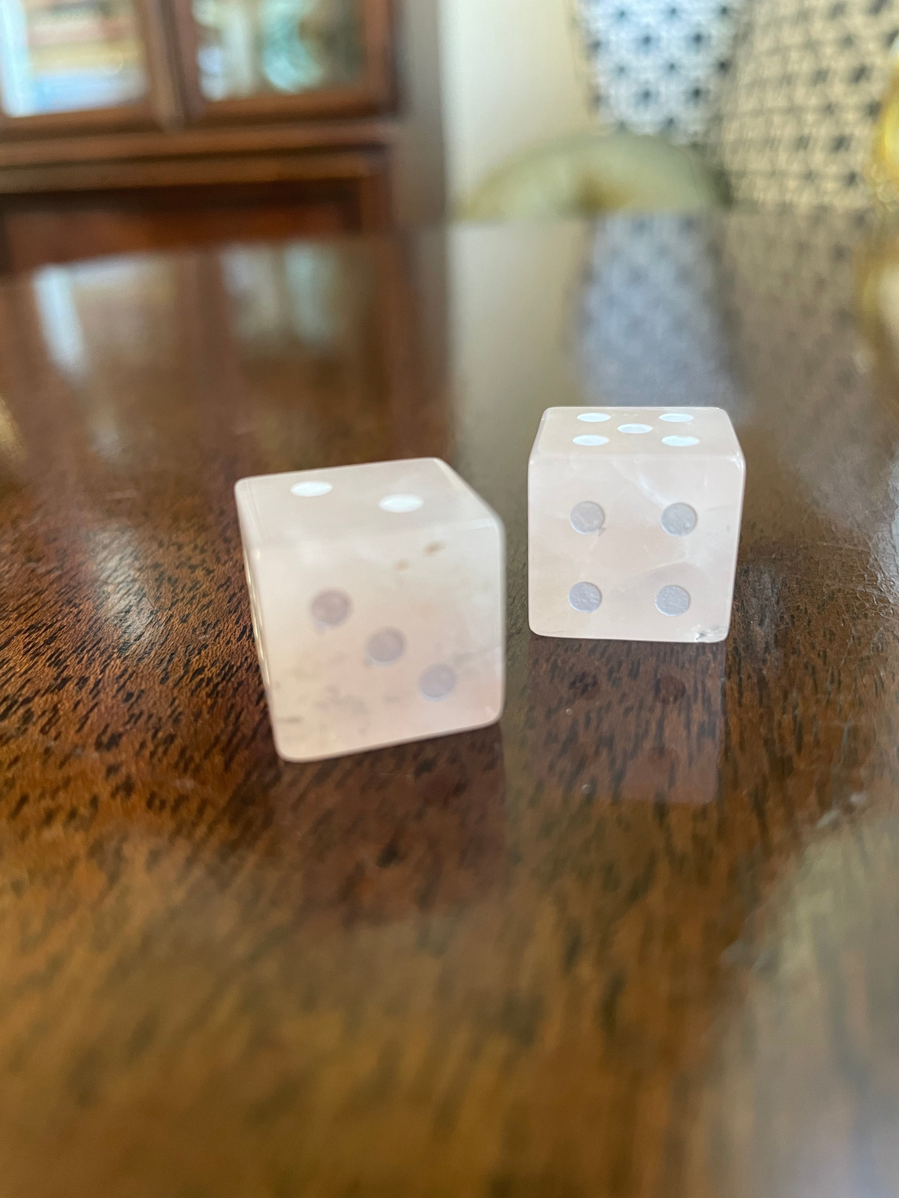 Rose Quartz Bougie Dice