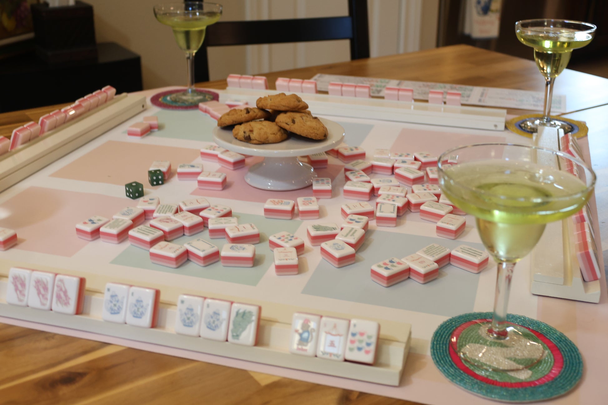 mahjong tiles with 4 layers in pinks