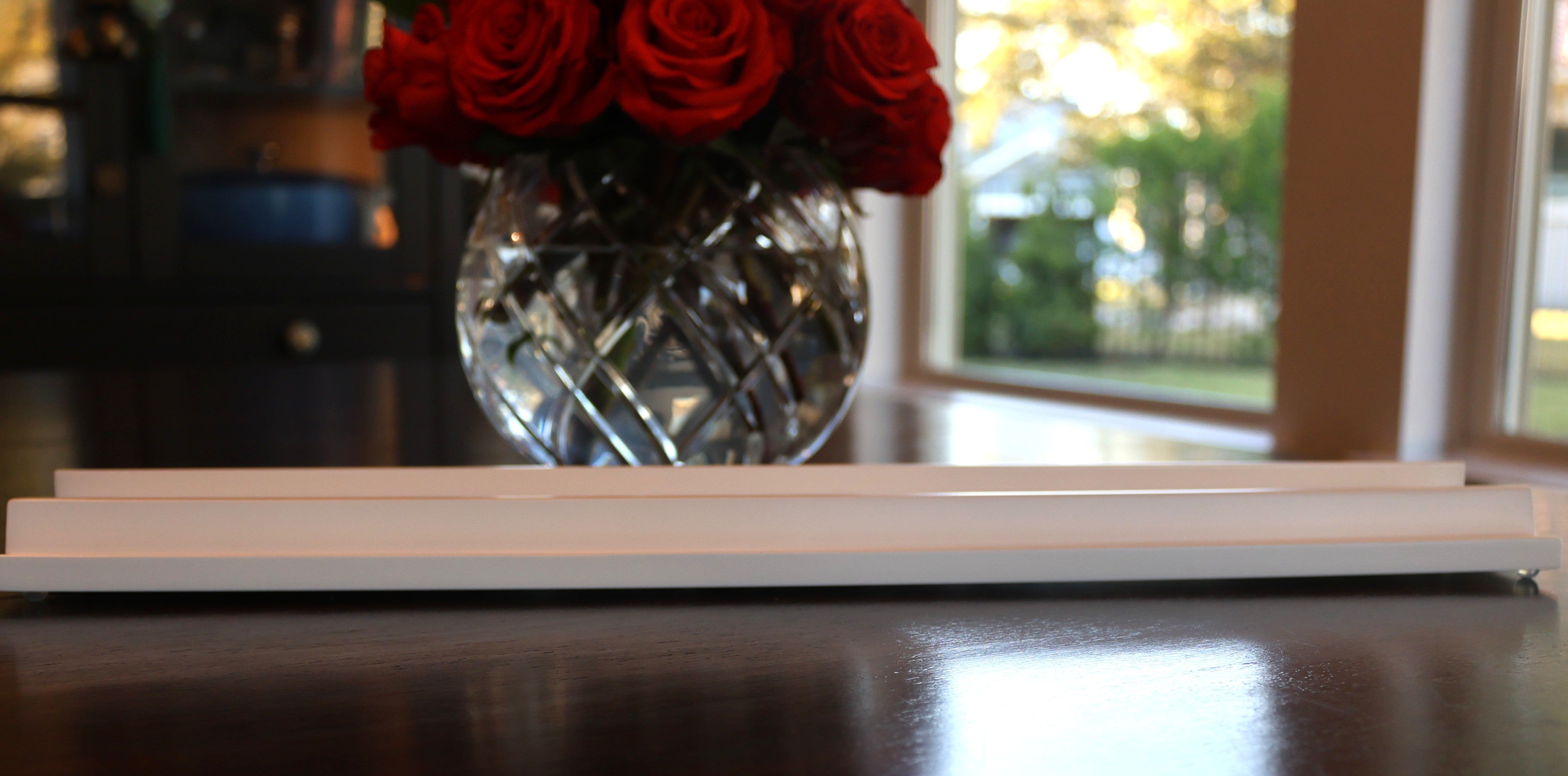 White wood  Rack with magnetic pusher